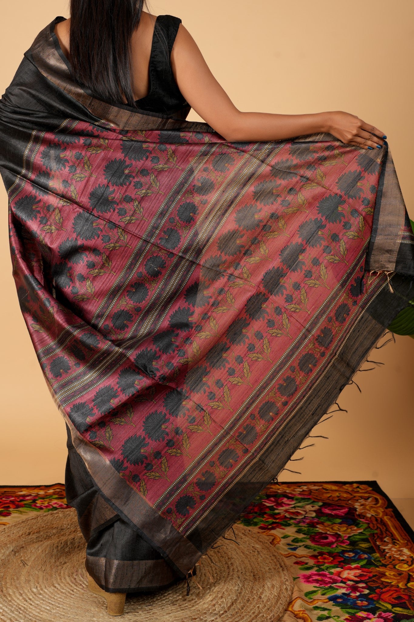 Pushpak Saree