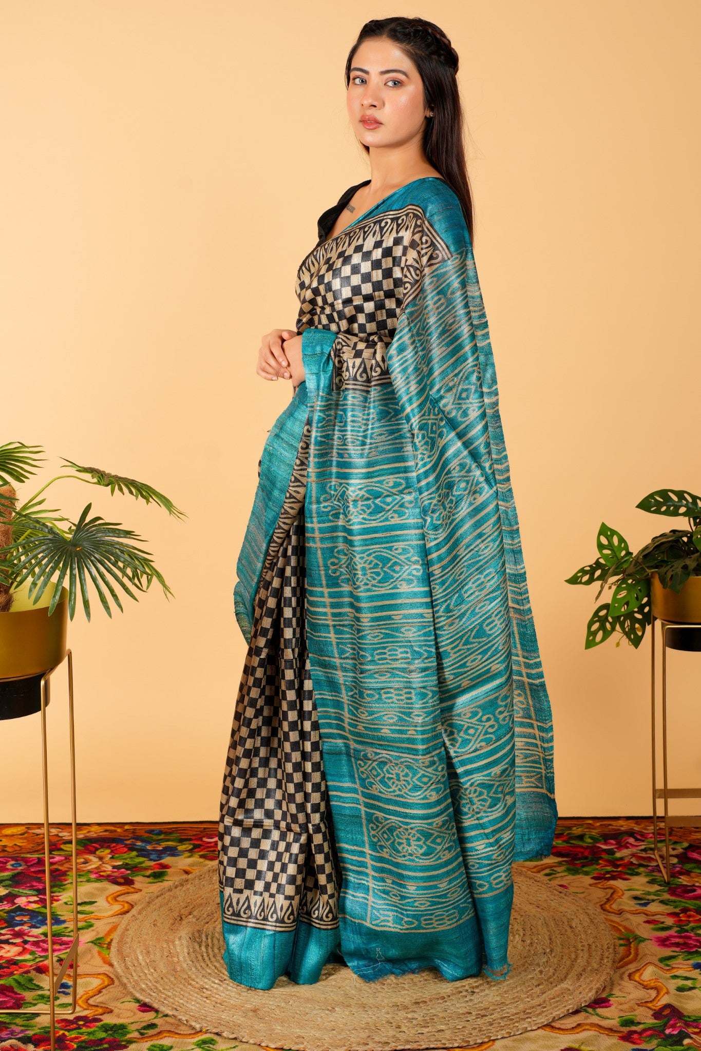 Noyonika Saree