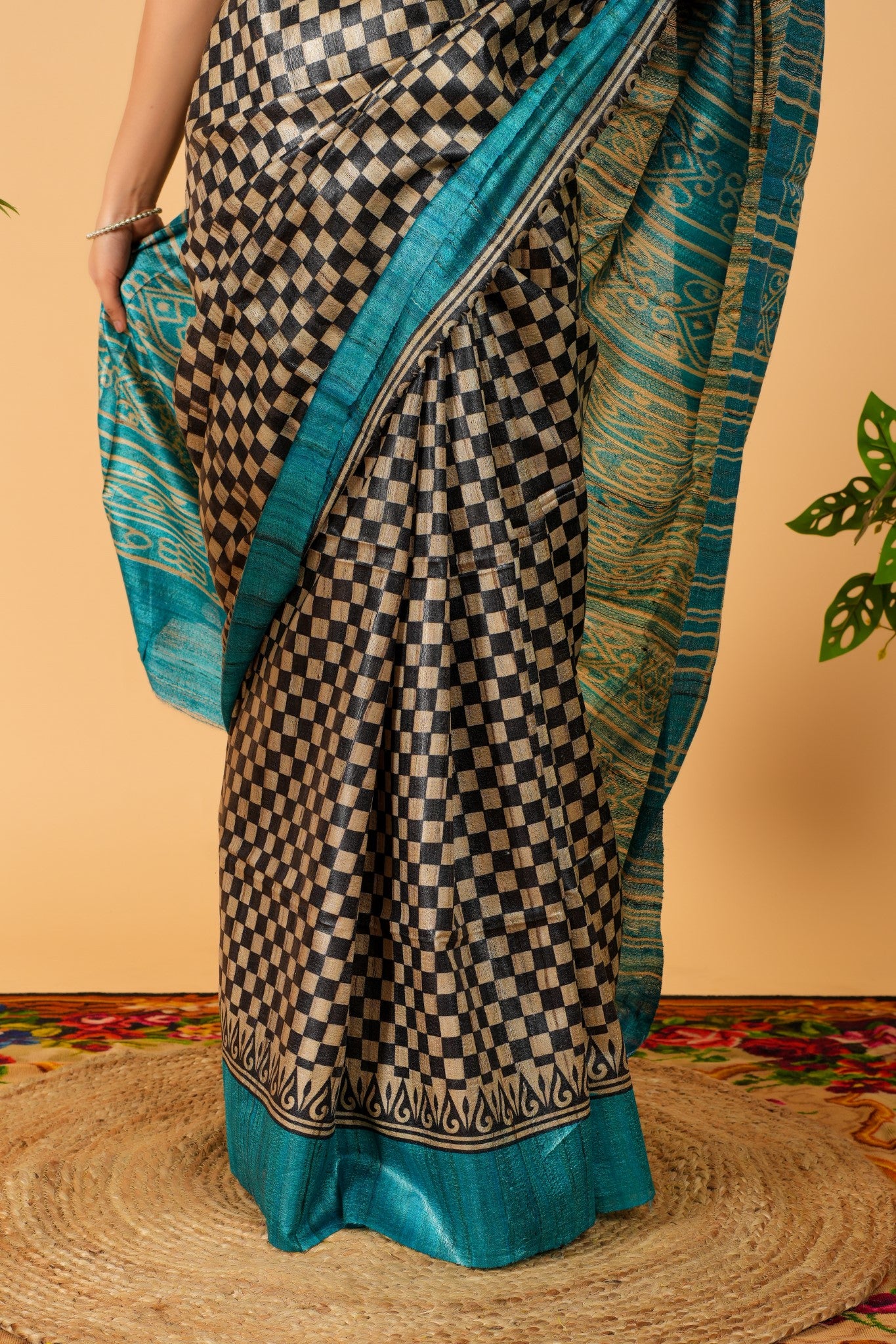 Noyonika Saree