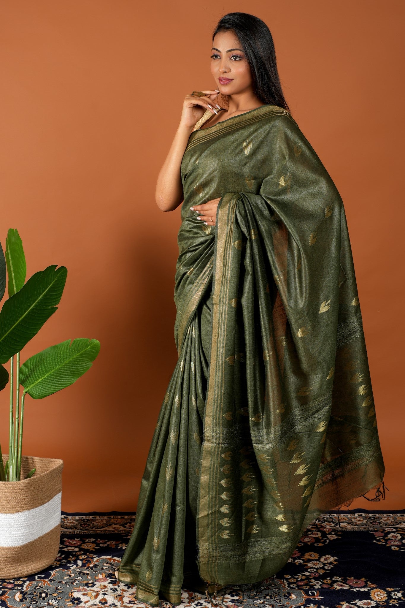 Shreyasi Saree
